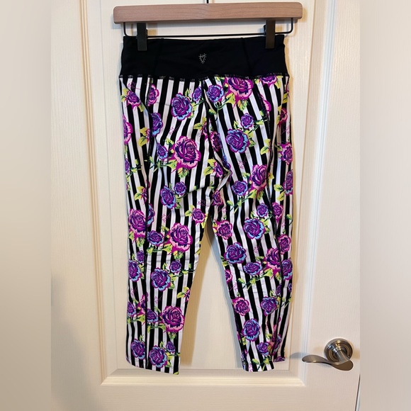 Betsy Johnson Cropped Leggings - Picture 2 of 3